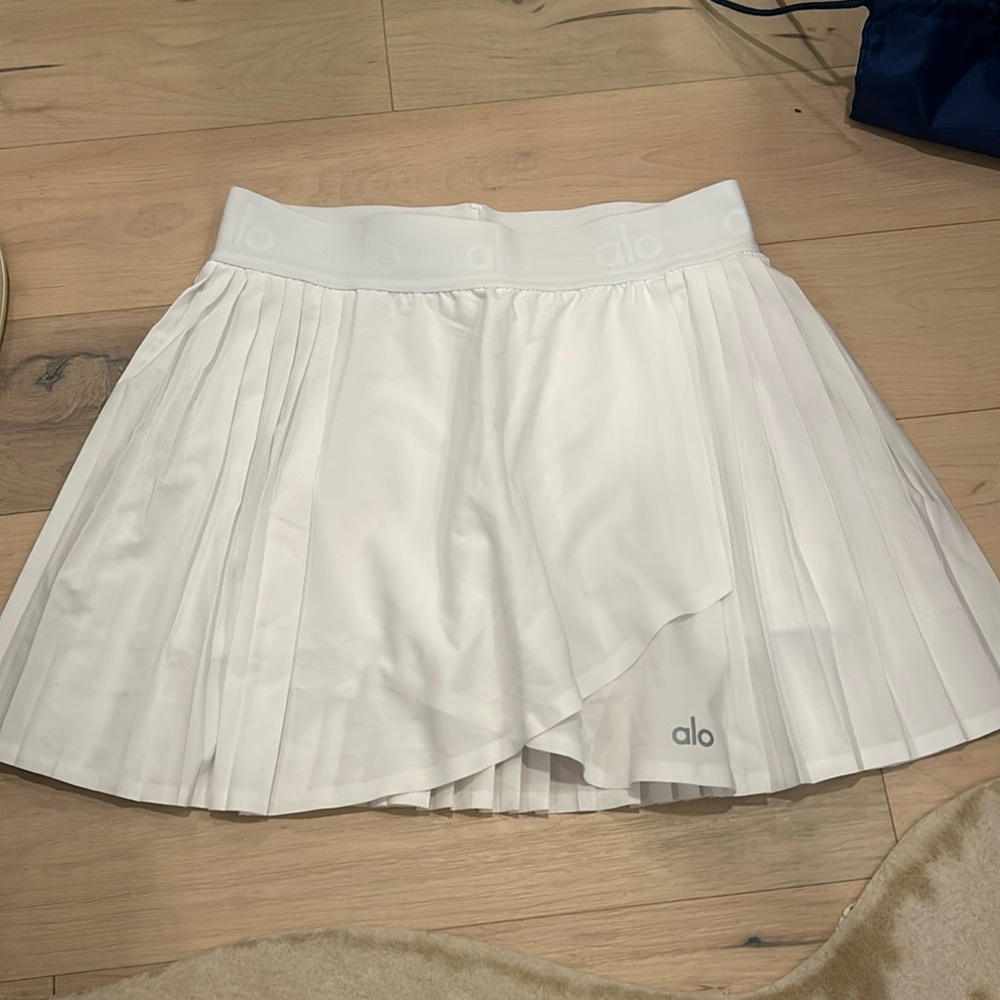 Alo aces white tennis skirt
